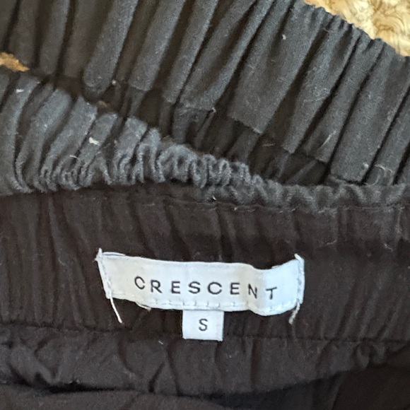 Crescent Black linen dress with Elastic straps - Picture 2 of 3